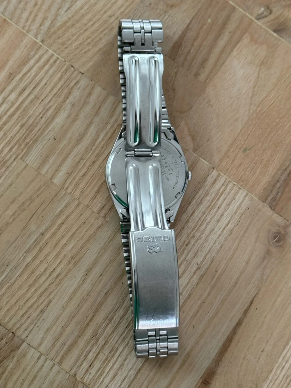 Seiko SQ Vintage Watch Stainless Bracelet Case Dial Hands Markers Day Date